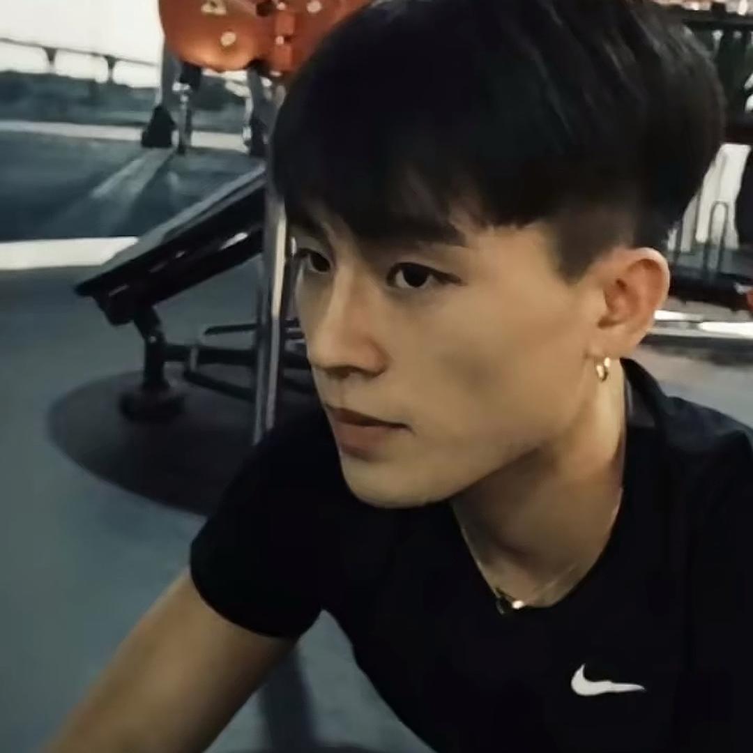 騉