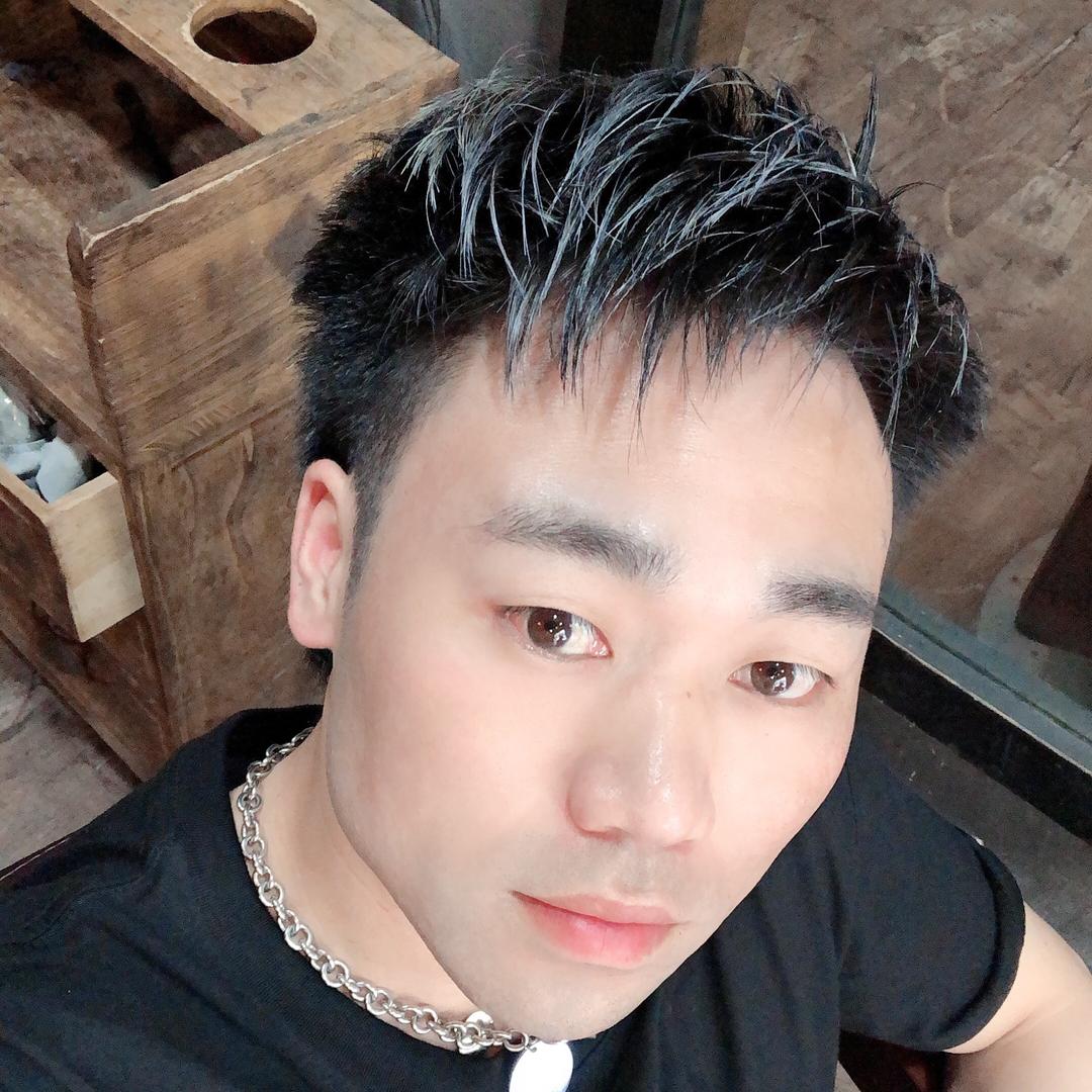 新化县新洋路踏潮造型