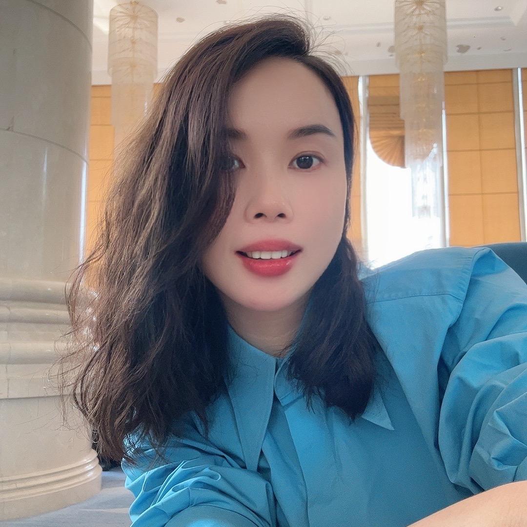 辉怡电源 老板娘