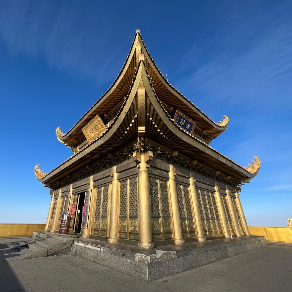周三