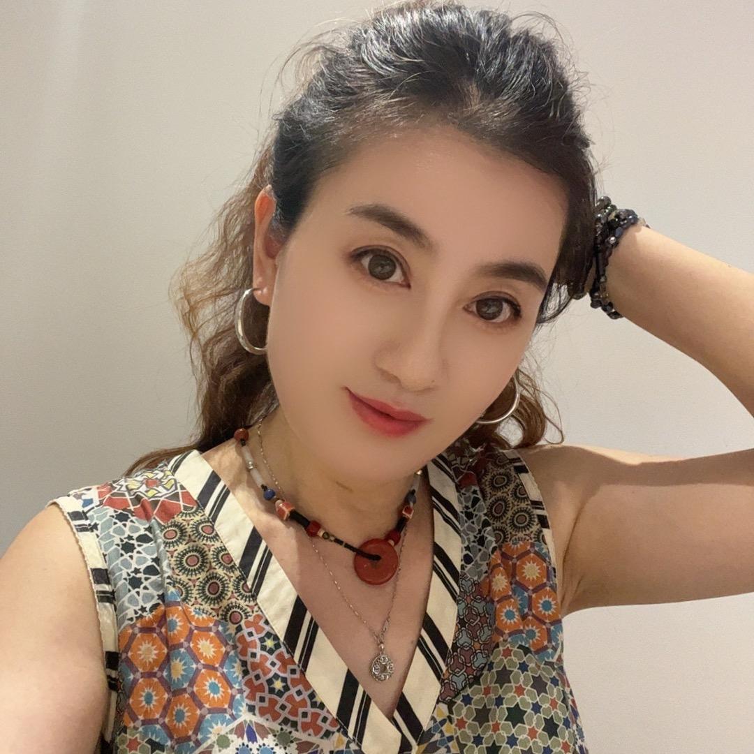 芙蓉花曳舞杨琴