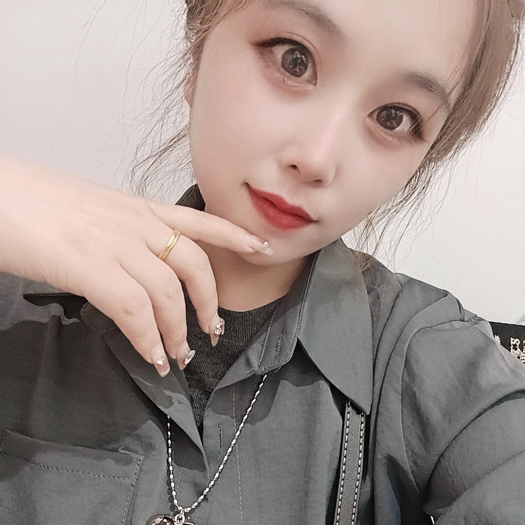 时尚鸟旁边琴琴衣橱