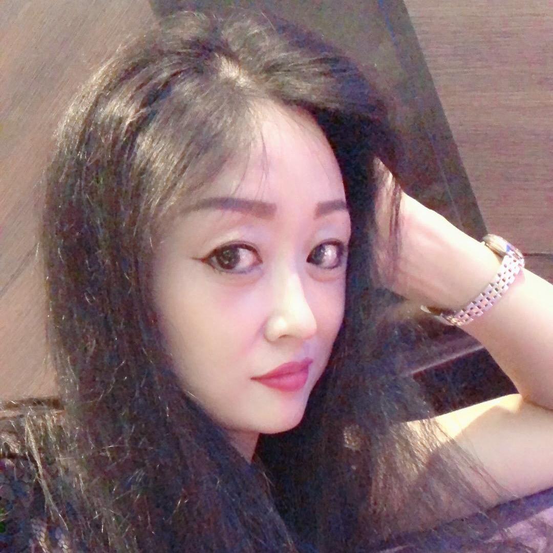 开婚车的小姐姐