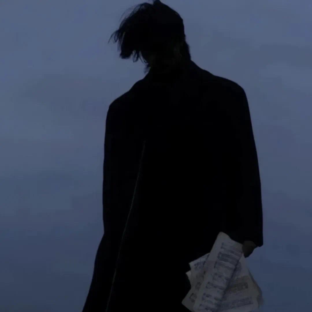 顾城.