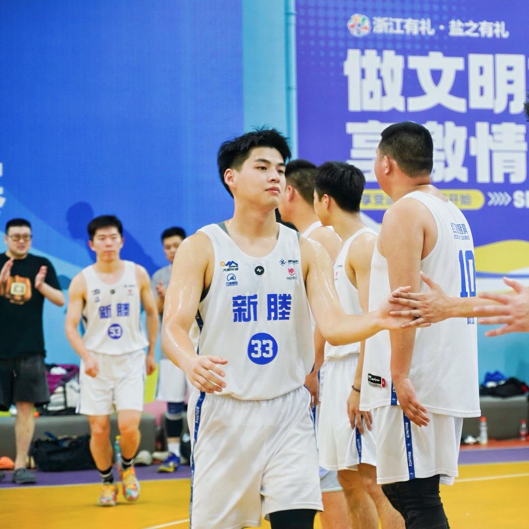 小鹿鹿鹿鹿（想打球来银创）