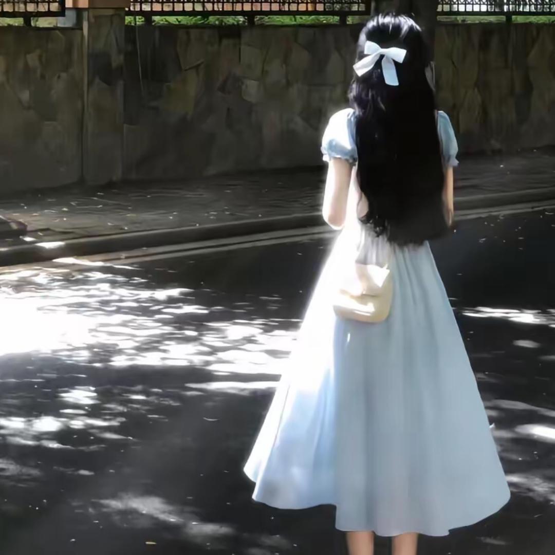 依依