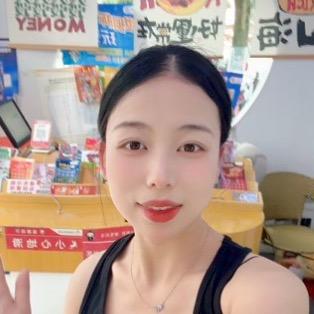 白白爱看球（努力）