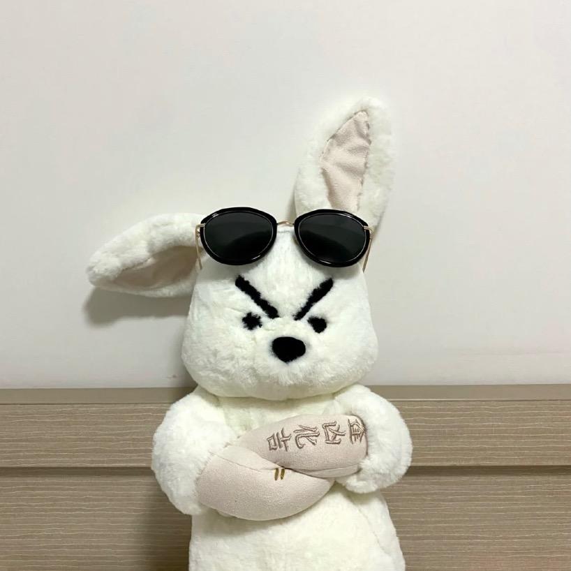 着迷。