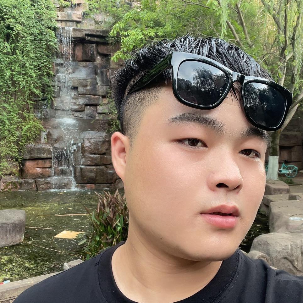 侯  斌