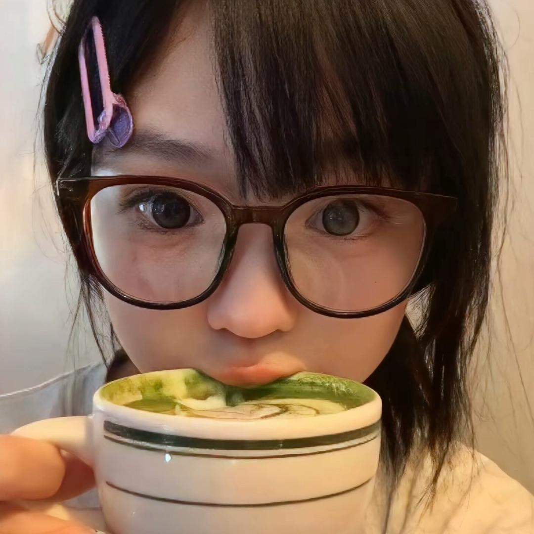 内向的绿色塑料袋