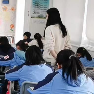 爱吃糖的小霆霆