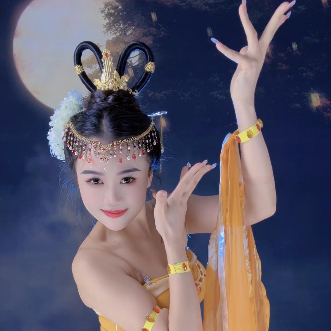 曾小爱〈唱跳主播〉