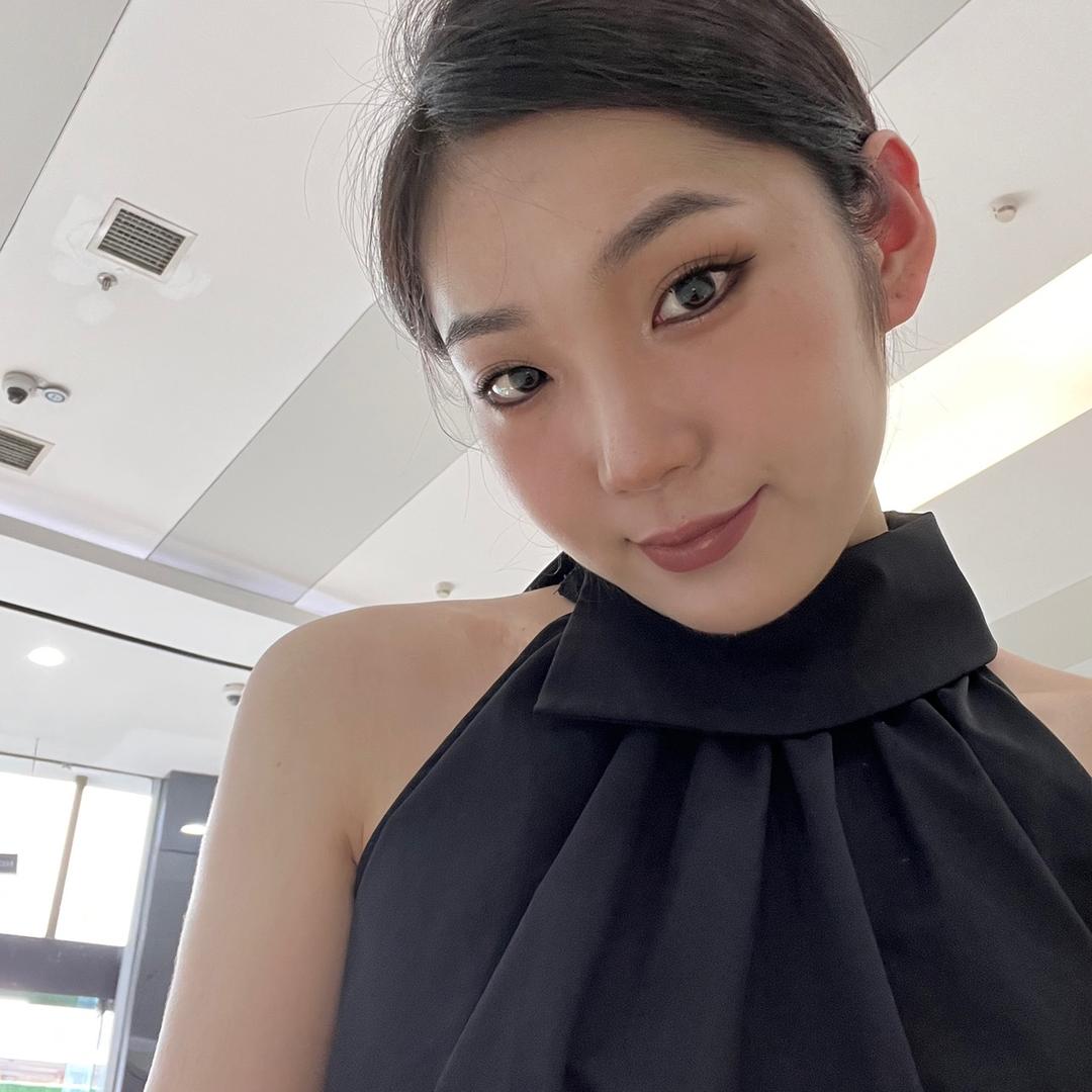 亿亿.