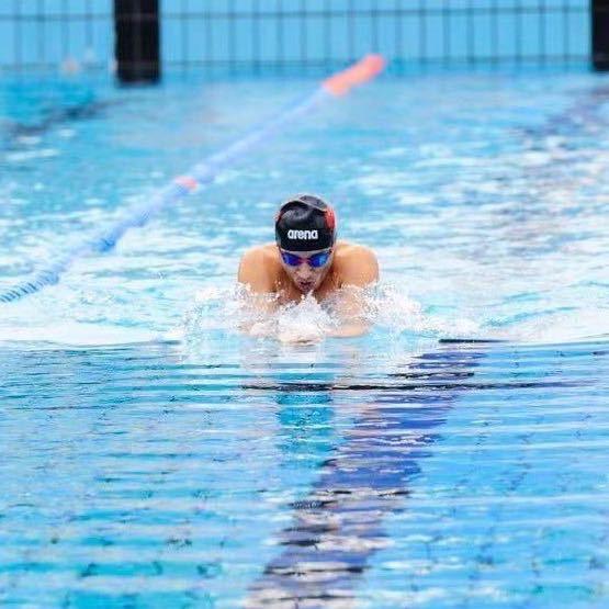 伪装  、败给了那场寂寞……