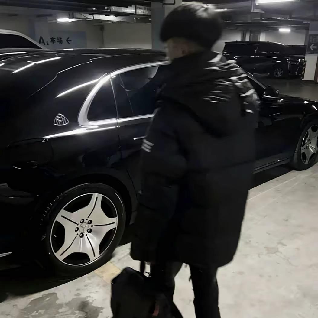 别挨我嫩近