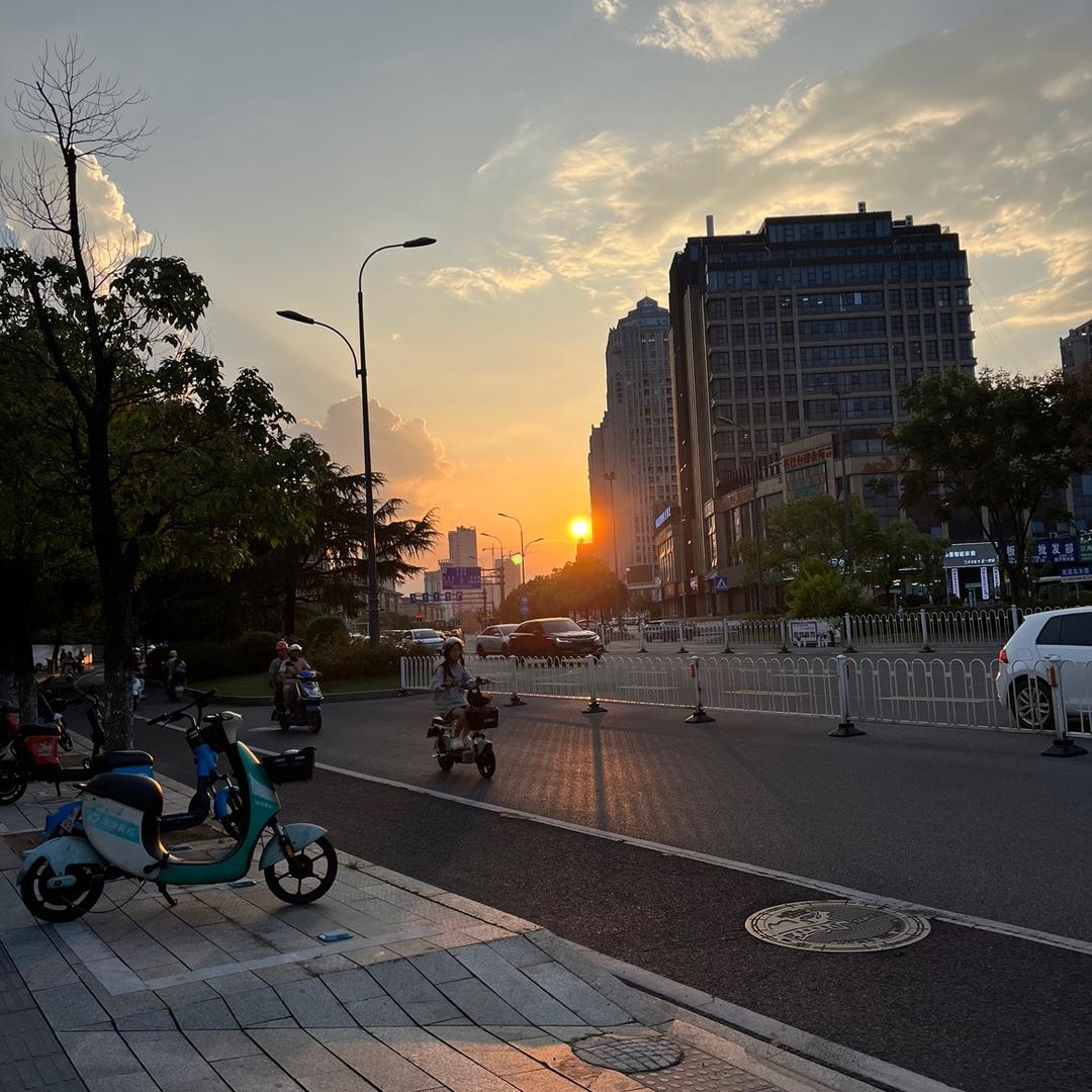 LaoSan你不懂（信州区三剑客窗饰批发