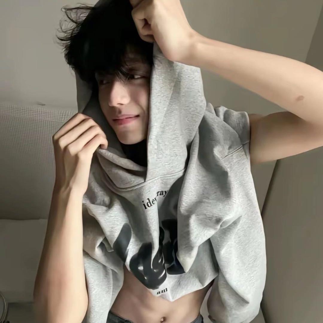 李哈哈.