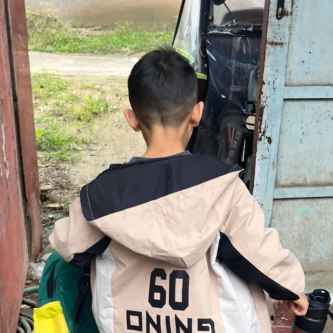 㣻罖