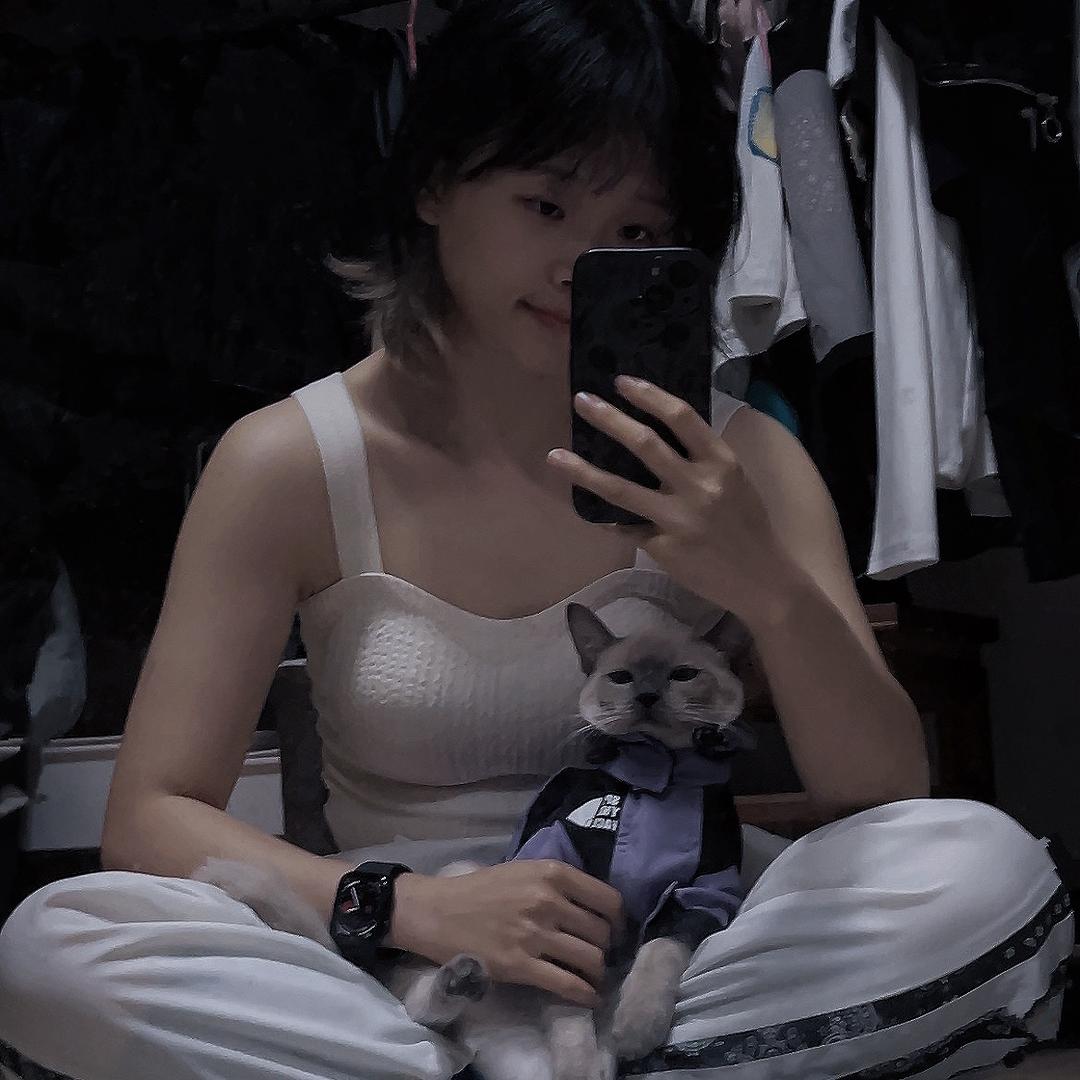 西早青争（碳水脑袋）