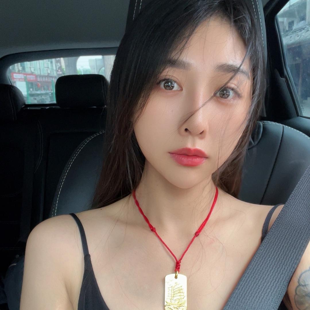 宁可三餐不进食，也要攒钱买奔驰