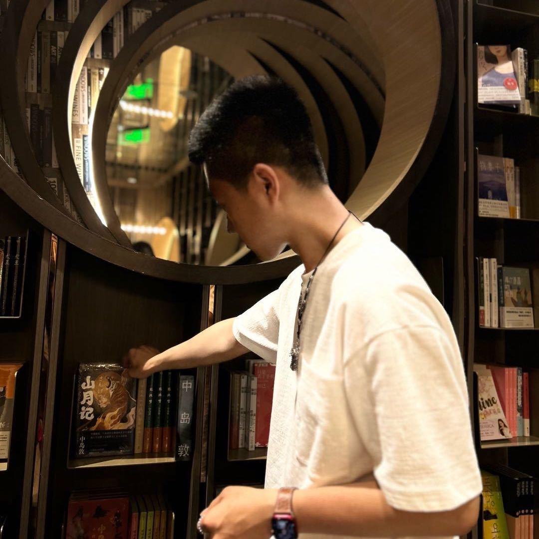 ❀·钟意 💋　　　　　　     🪳