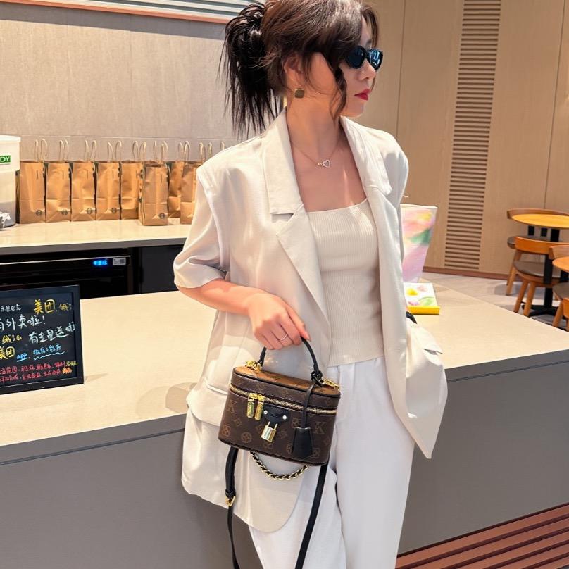 轻奢女包店