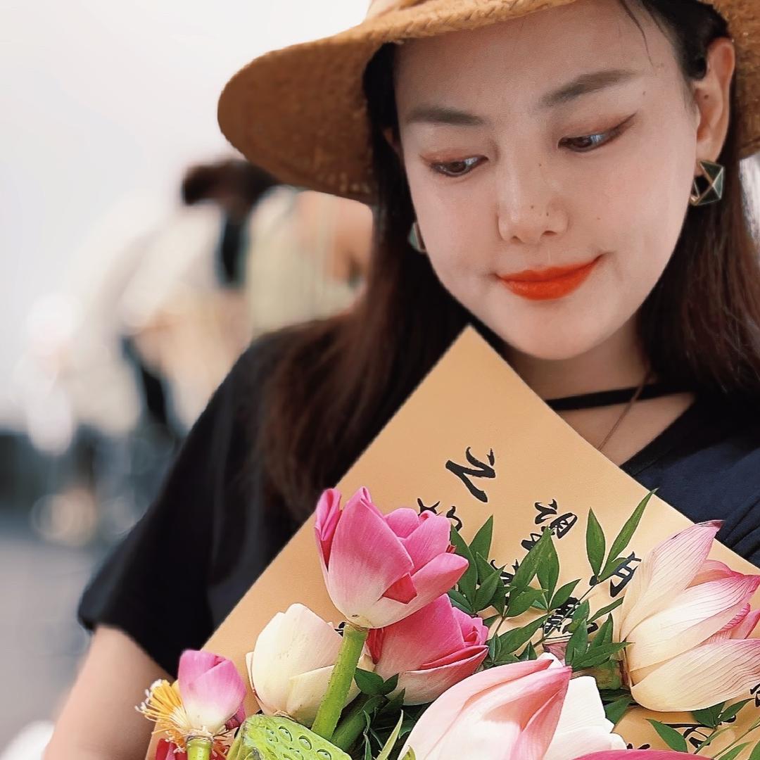 黑皮珍珠少女👩🏽‍🌾