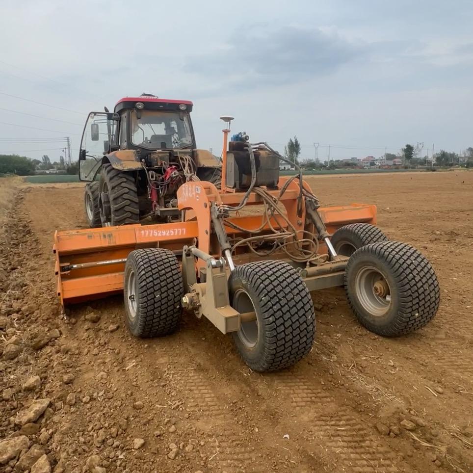 🚜一个开农机的小伙