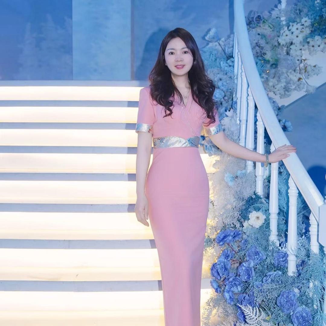 丽明月皮肤管理菁纯伊人店