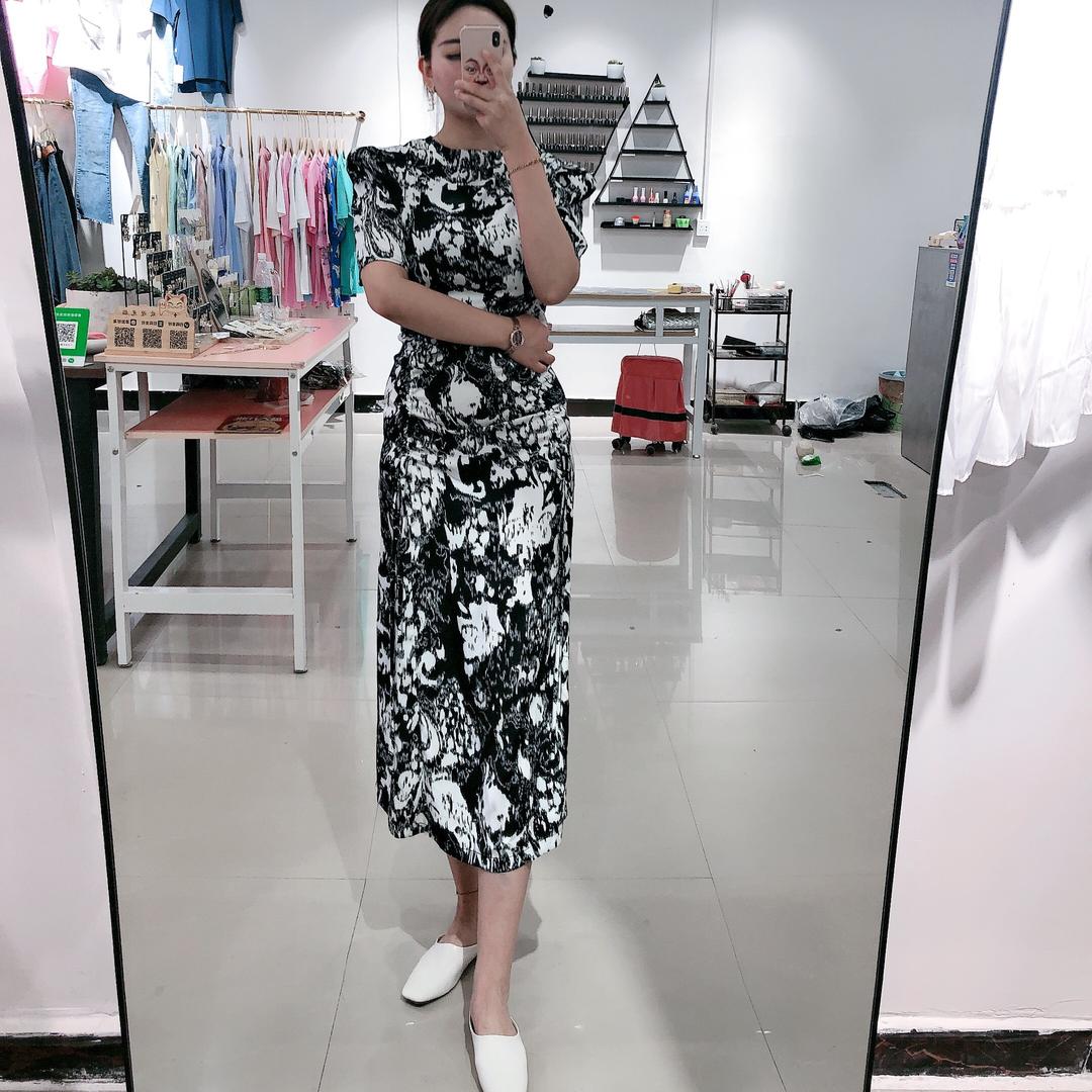 十月服装买手集合店