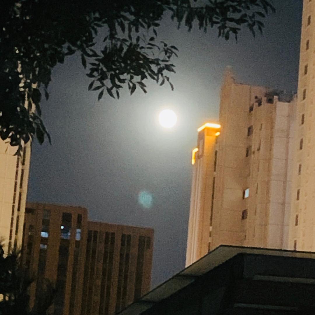 央央