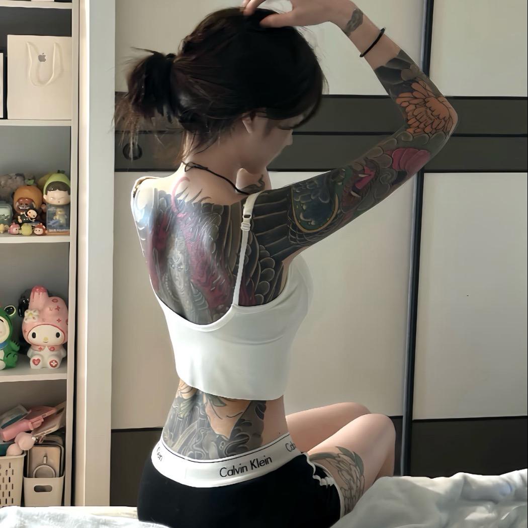 莉莉安.