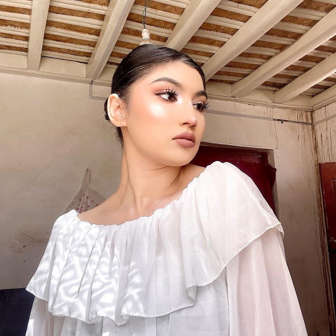 Asiya  —彩妆  衣服