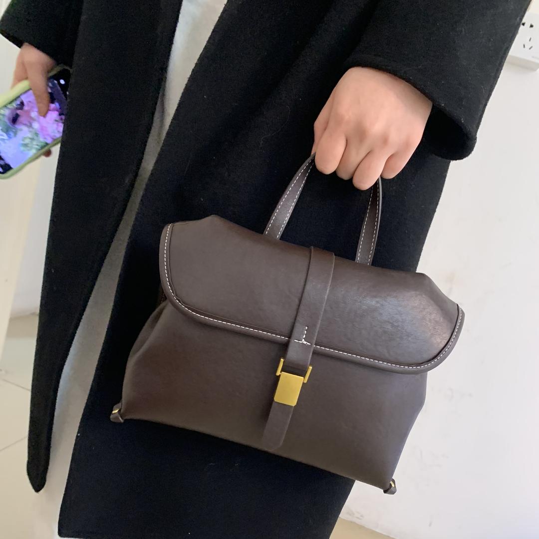 Lee家轻奢鞋包店