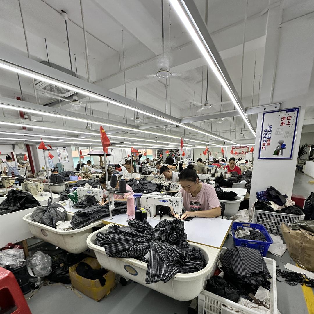 伟悦时装工厂店