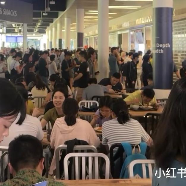 食堂助手小陈