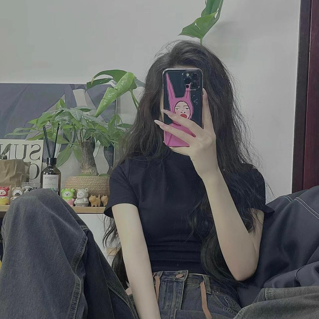 最爱橄榄绿的她。
