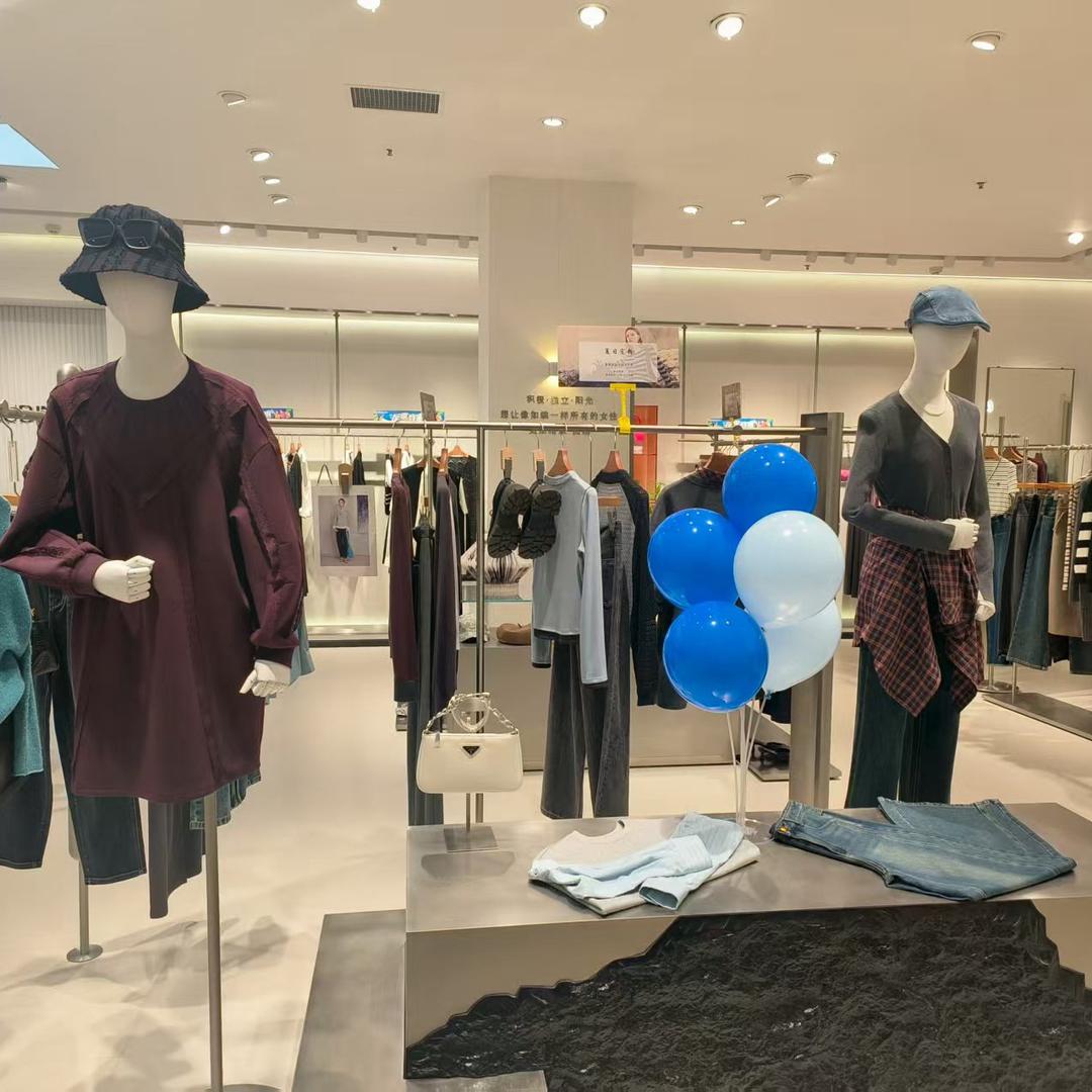 大厂如缤、佧茜文品牌女装店