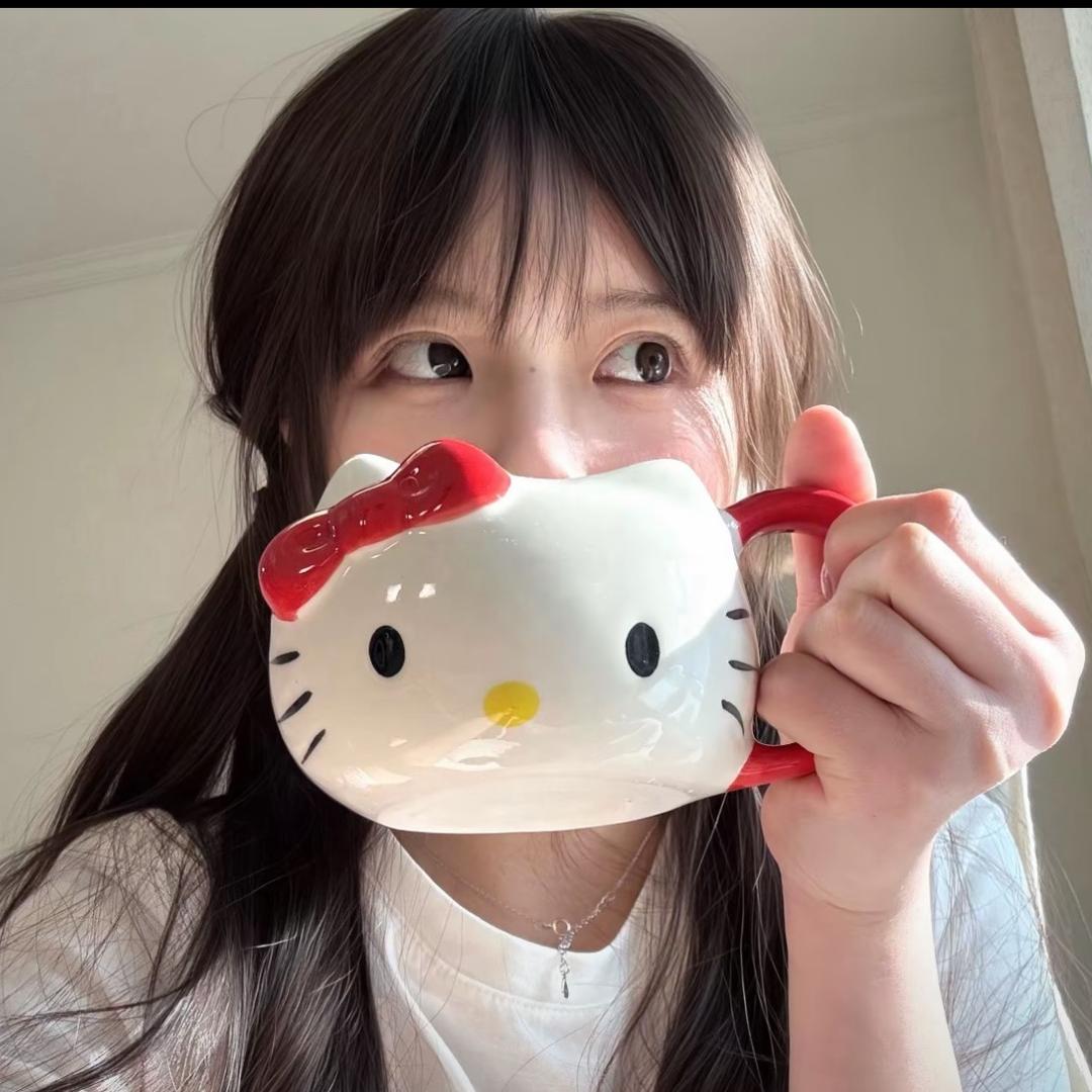 吃一口泡芙.