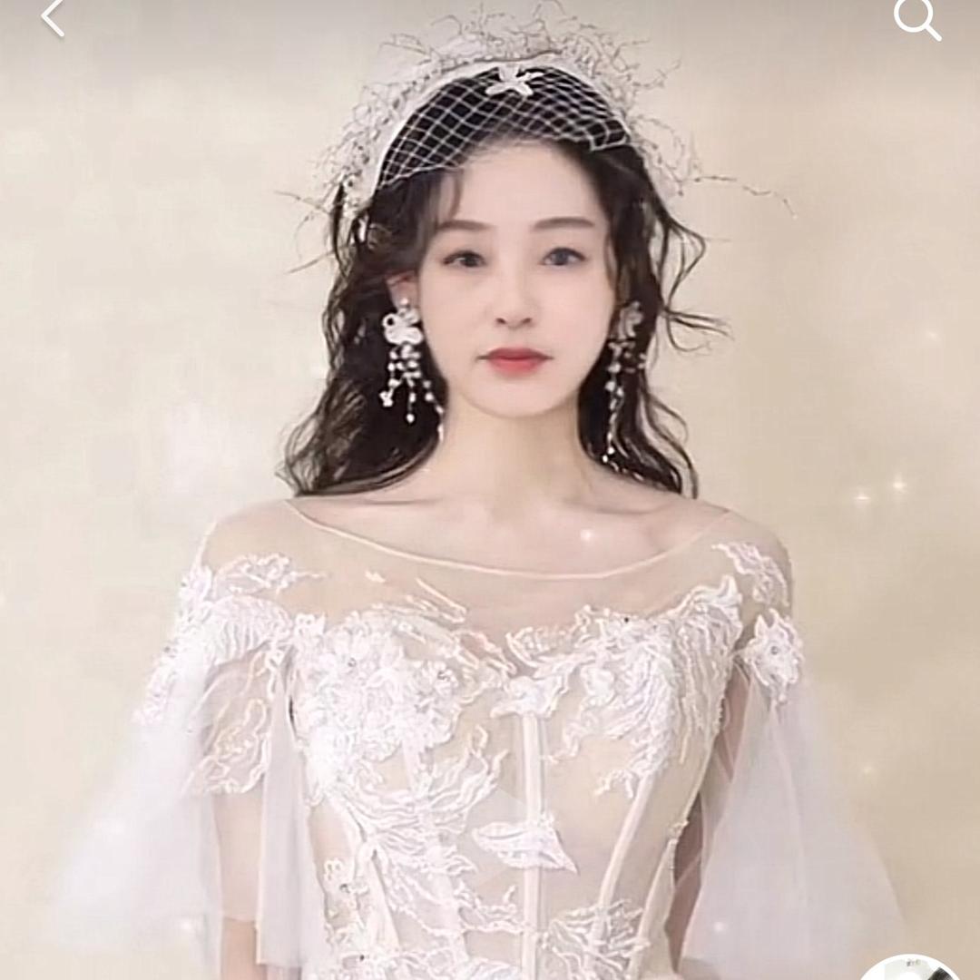 周依妮