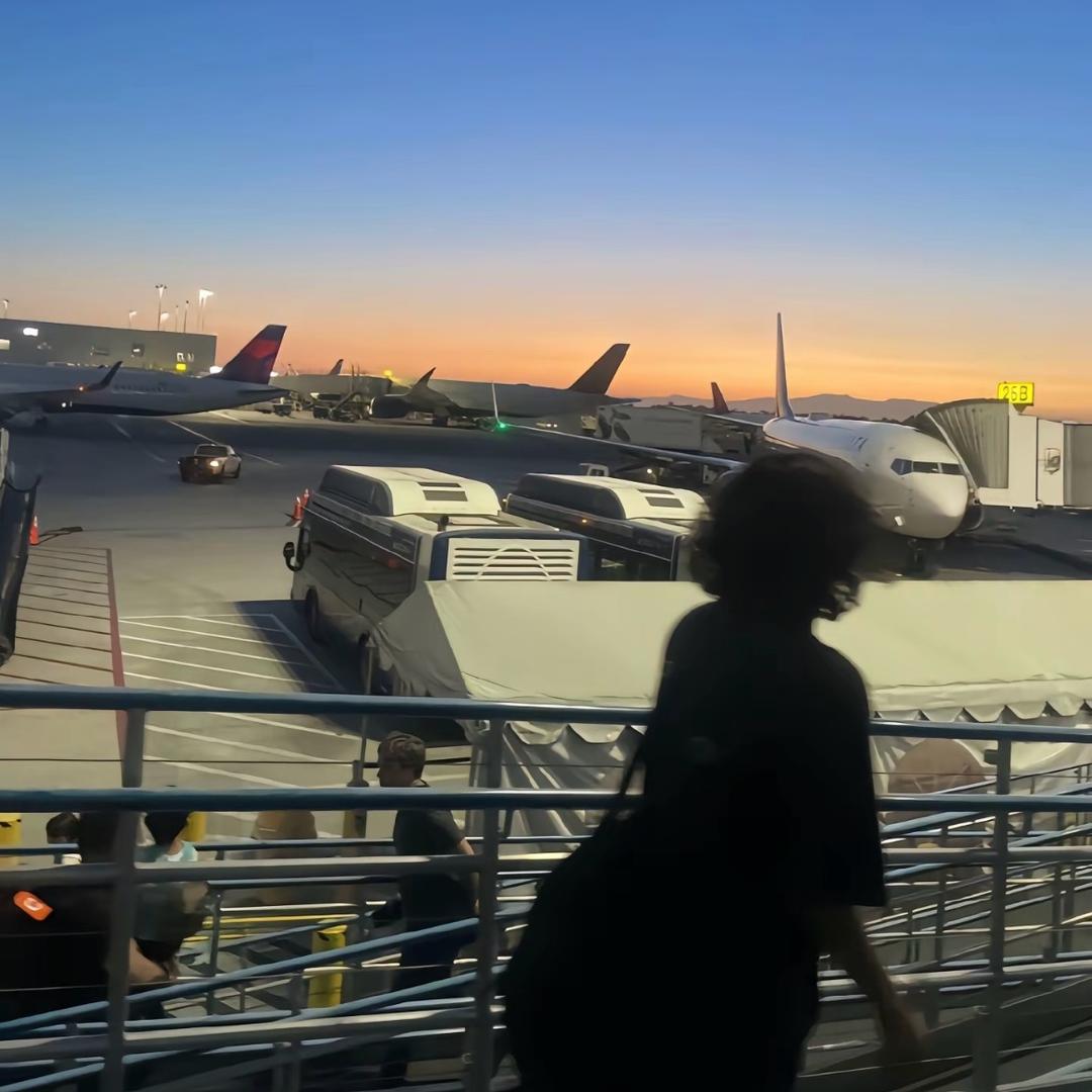 明日の芸術家です