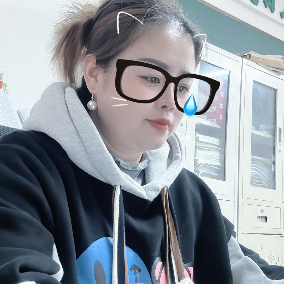 姐姐喜欢拍照