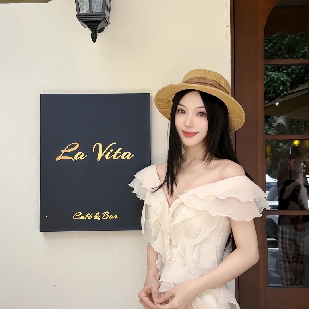施诗👸🏻