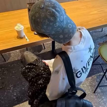 ᅟᅠ  ￴￴￴  ￴￴ ￴  ￴