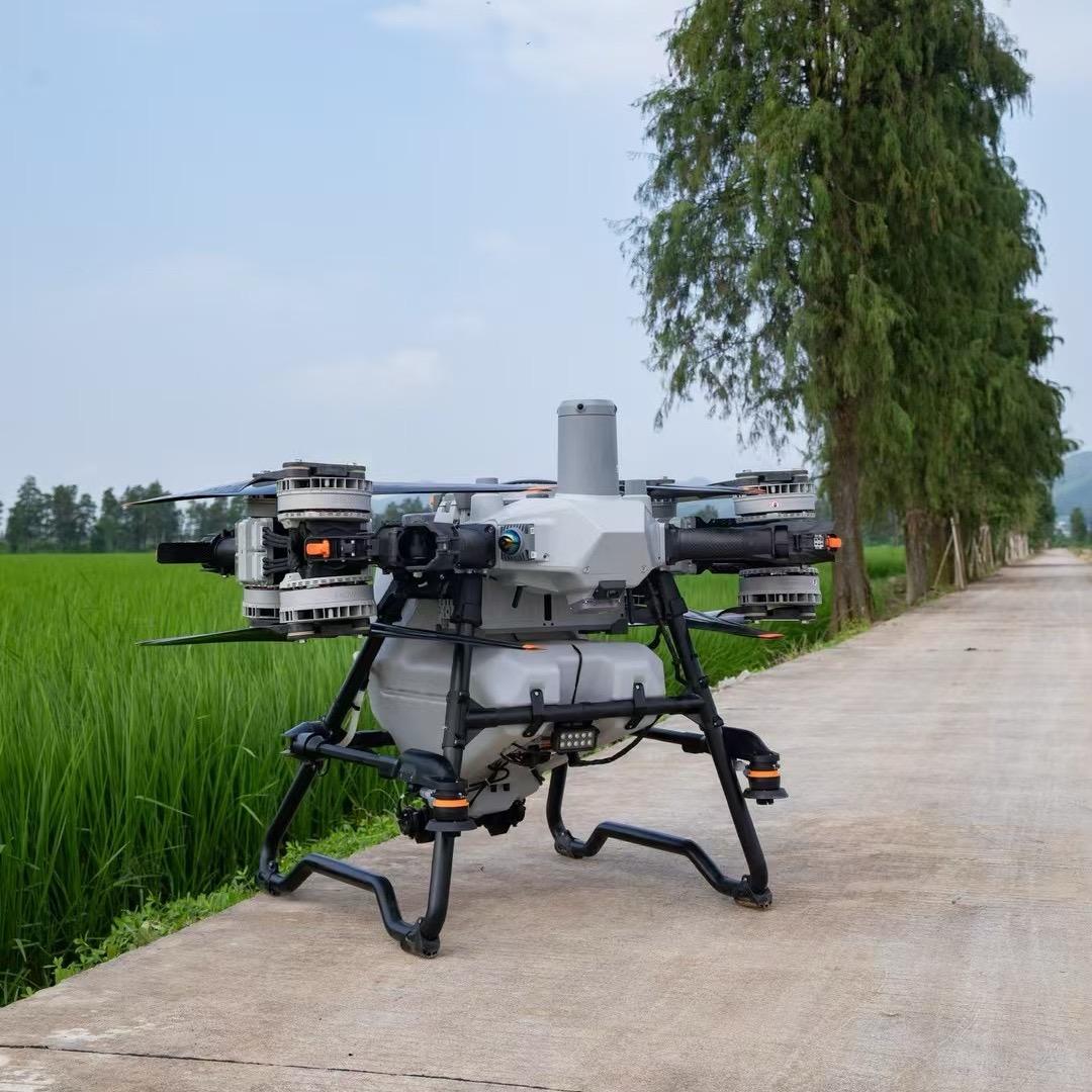 无人机吊运飞防小男