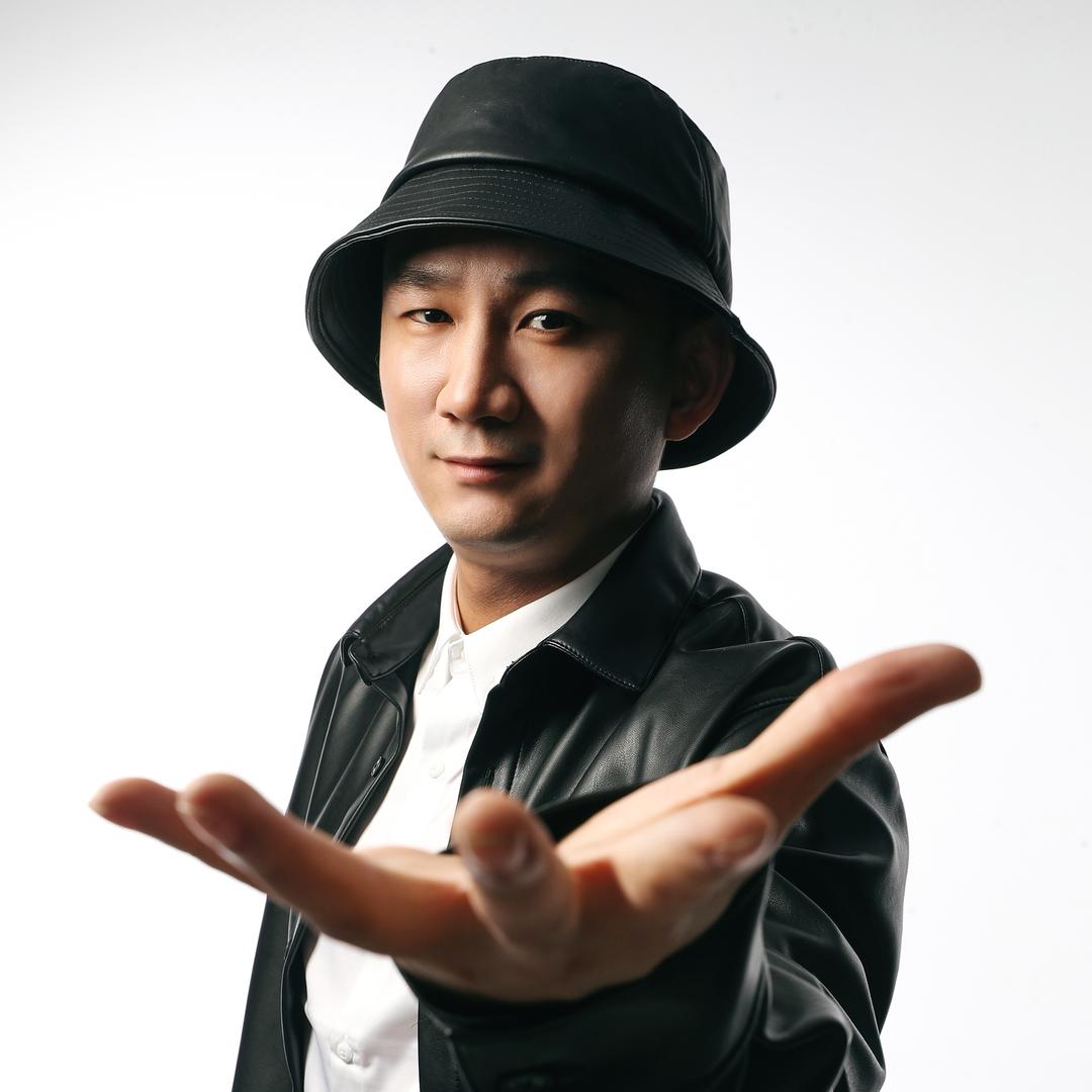跳房子的小黑叔