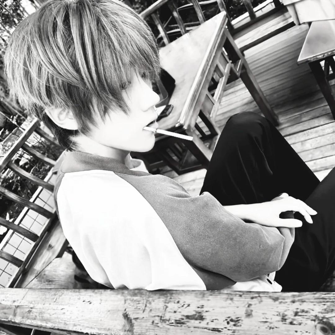 我们不应该只有彼此吗