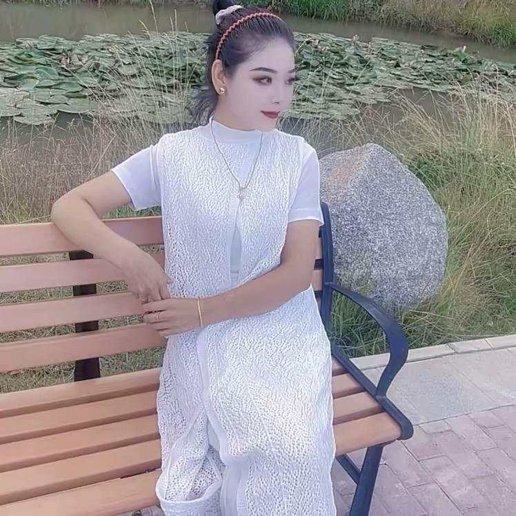 韩依轩服装护肤品