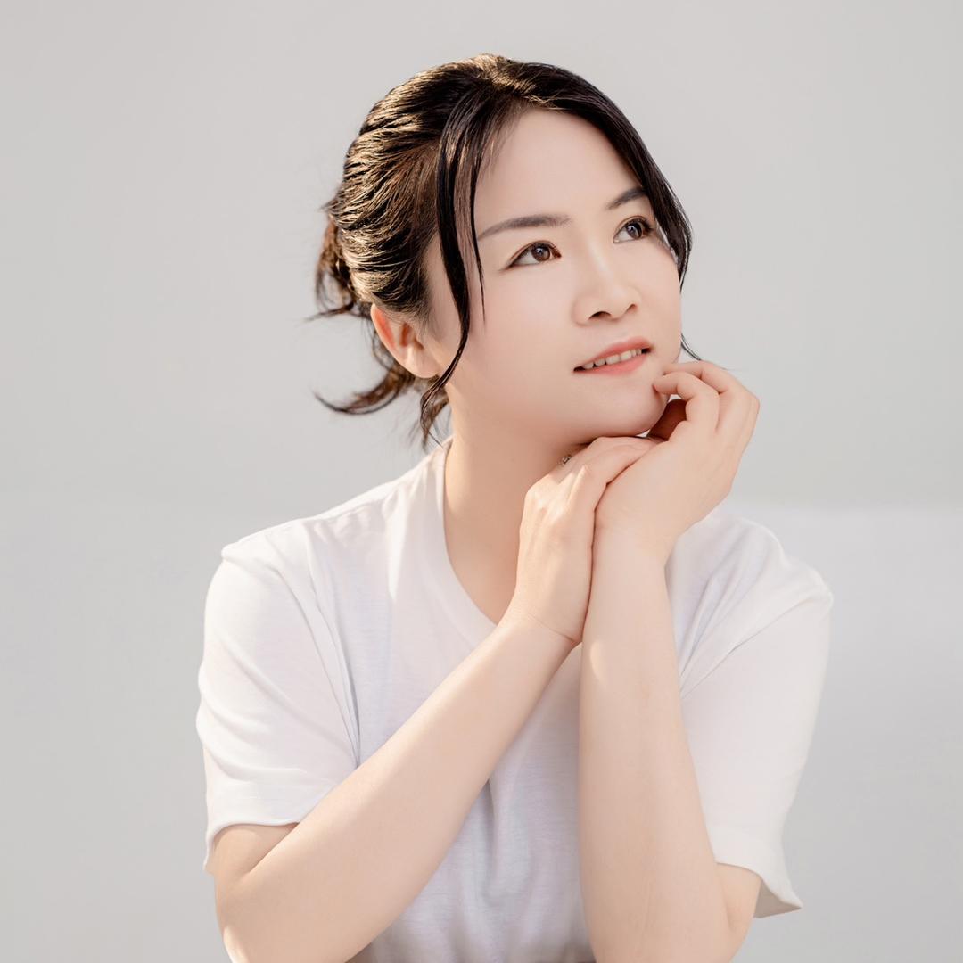 澧县财富广场白月光调皮肤肖颖