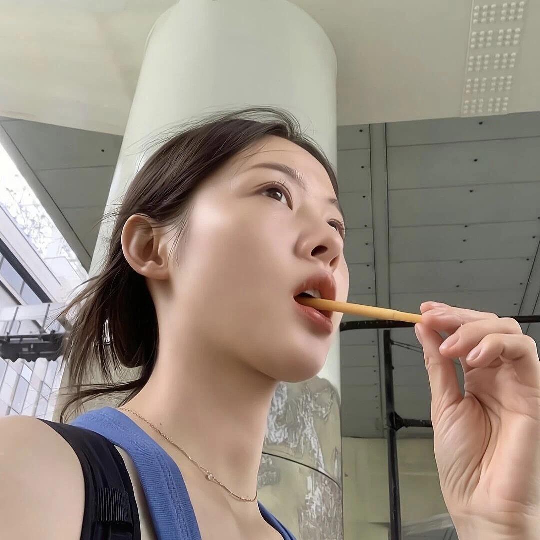 笨蛋美女.